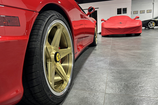 Фото дисков Giovanna Cinque Глянцевое золото на Ferrari 360