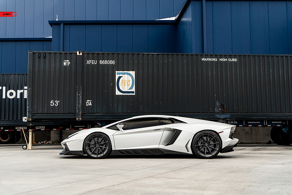 Фото дисков Anrky AN28 Глянцевый графит на Lamborghini Aventador