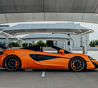 Фото дисков Strasse Wheels SV10T Deep Concave FS на McLaren 570S