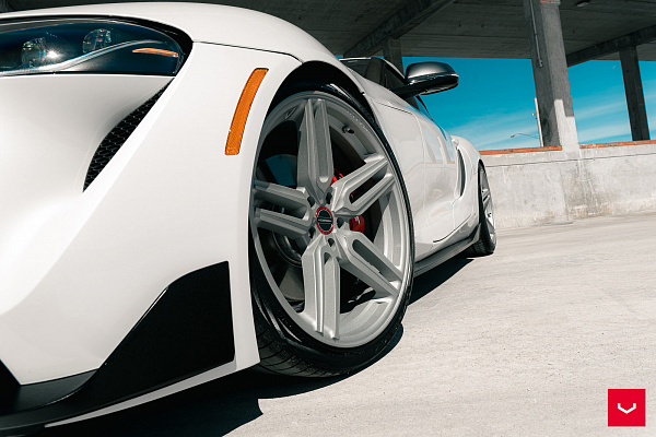 Фото дисков Vossen HF-1 Серебро на Toyota Supra A90