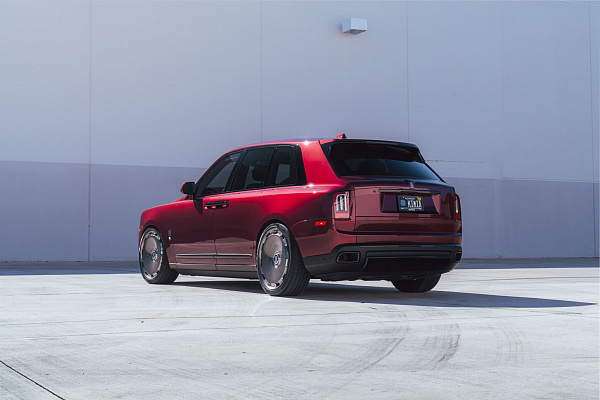 Фото дисков HRE L108M Глянцевый темный лак на Rolls-Royce Cullinan