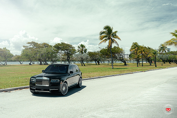 Фото дисков Vossen S17-16 Глянцевый лак на Rolls-Royce Cullinan