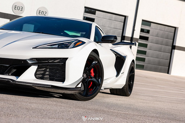 Фото дисков Anrky XR-105 Черный глянец на Chevrolet Corvette C8