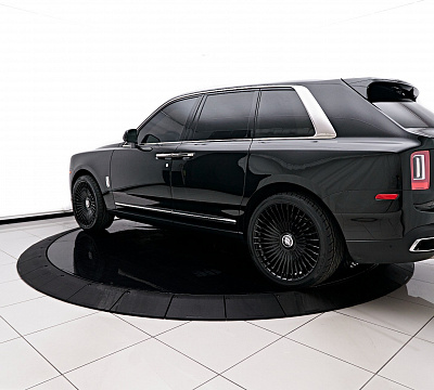 Фото дисков Giovanna Tulum на Rolls-Royce Cullinan