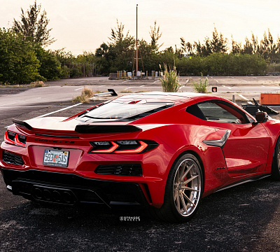 Фото дисков Strasse Wheels SV10 Deep Concave FS на Chevrolet Corvette C8