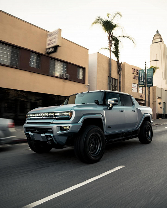 Фото дисков BX02-M Черный сатин на GMC Hummer EV
