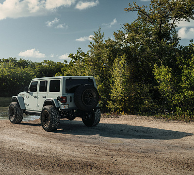 Фото дисков Vossen LCX-03 на Jeep Wrangler IV (JL)