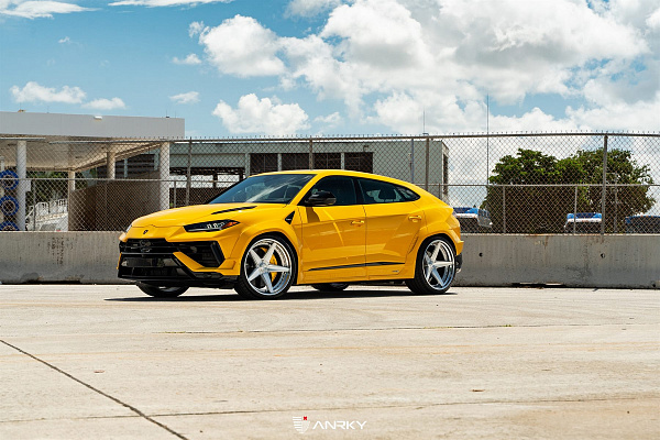 Фото дисков Anrky RS5.3 Глянцевый лак на Lamborghini Urus