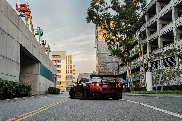 Фото дисков Savini SV43 Черный глянец на Nissan GT-R
