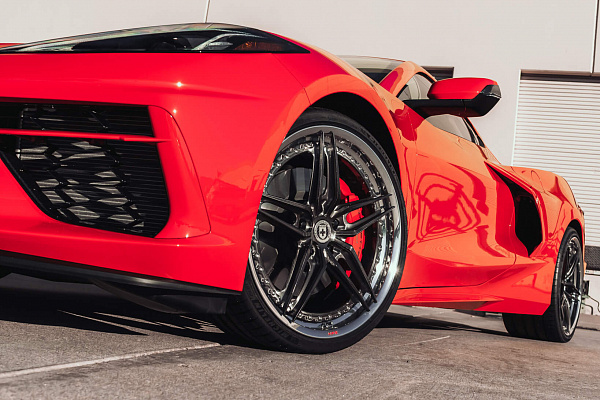 Фото дисков HRE S107SC Глянцевый темный лак на Chevrolet Corvette C8