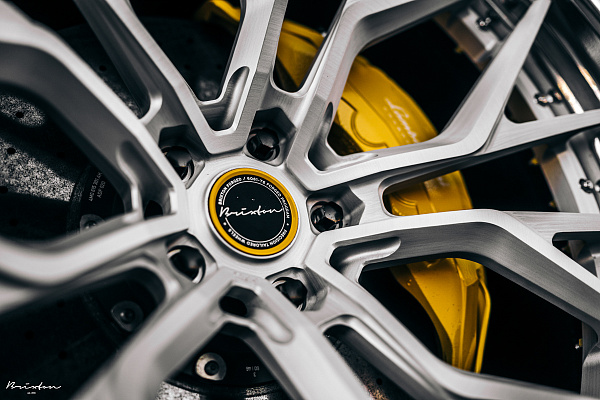 Фото дисков Brixton Forged PF10 Глянцевый лак на Lamborghini Urus