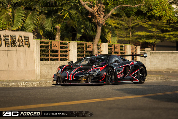 Фото дисков BC Forged RS45 Черный матовый на McLaren 650S