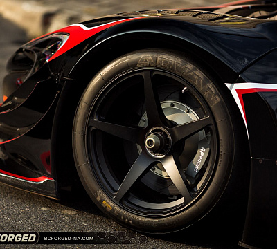Фото дисков BC Forged RS45 на McLaren 650S