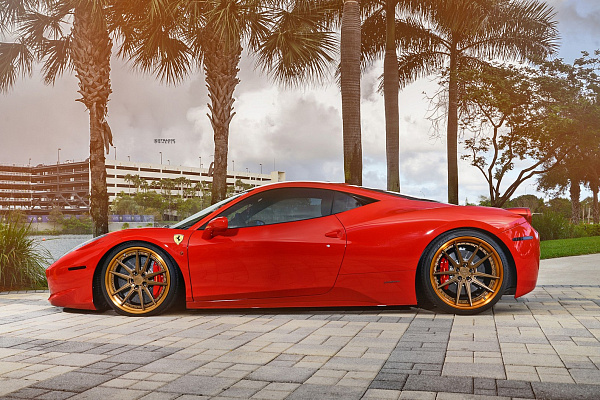 Фото дисков Strasse Wheels SV1 Deep Concave FS Другой цвет на Ferrari 458