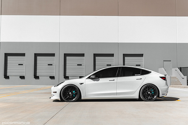 Фото дисков HRE FF01 Черный сатин на Tesla Model 3