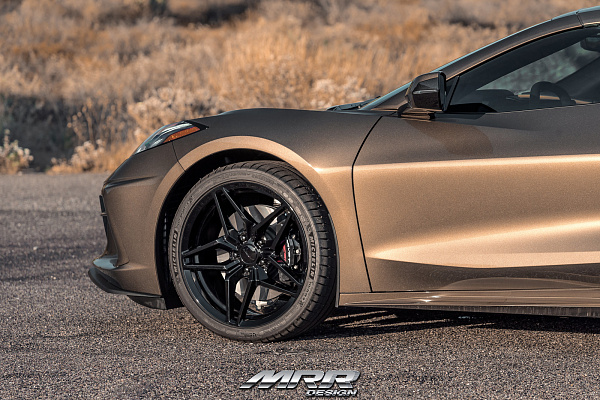 Фото дисков MRR M755 Черный глянец на Chevrolet Corvette C8