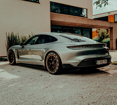 Фото дисков Brixton Forged PF7 Aerotech на Porsche Taycan I