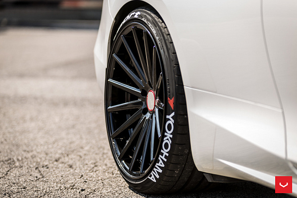 Фото дисков Vossen VFS-2 Черный глянец на Infiniti Q60 II