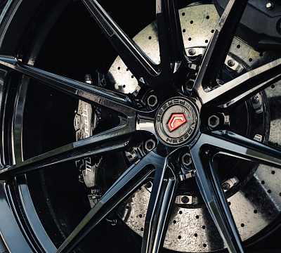 Фото дисков Vossen VPS-1 на Maserati MC20