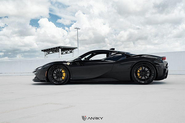 Фото дисков Anrky AN23 Черный глянец на Ferrari 812