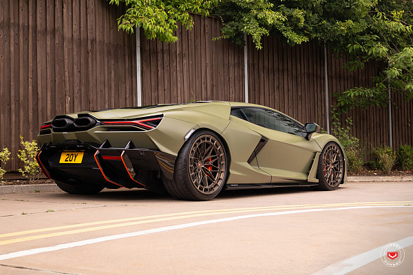 Фото дисков Vossen LC3-02 Сатиновая бронза на Lamborghini Revuelto