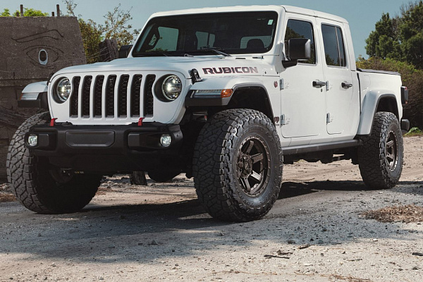 Фото дисков 4PLAY 4PS63 Сатиновая бронза на Jeep Gladiator II (JT)