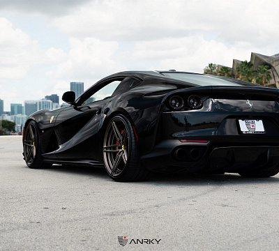 Фото дисков Anrky AN27 на Ferrari 812
