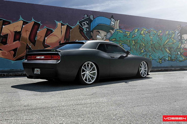 Фото дисков Vossen CVT Серебро на Dodge Challenger III
