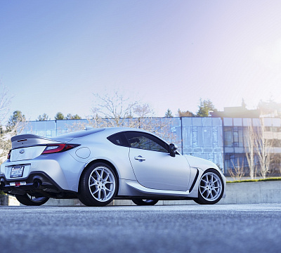 Фото дисков Rotiform LTN-J на Subaru BRZ II