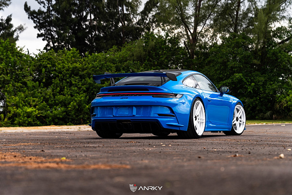 Фото дисков Anrky AN27 Белый глянец на Porsche 911 VIII