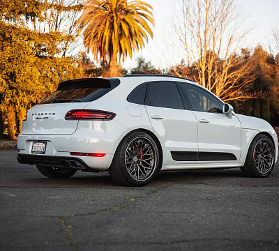 Фото дисков HRE S200 на Porsche Macan I