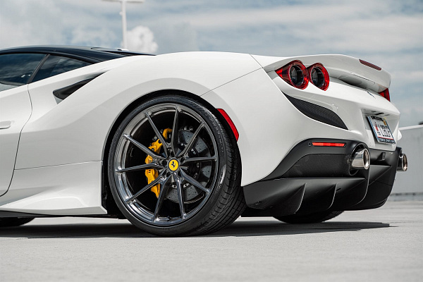 Фото дисков Anrky AN12 Глянцевый темный лак на Ferrari F8
