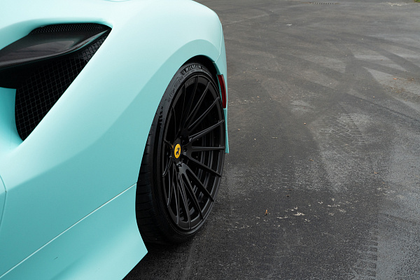 Фото дисков Strasse Wheels SV15 Deep Concave Duoblock Черный матовый на Ferrari F8