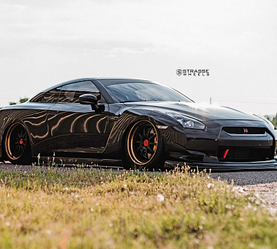 Фото дисков Strasse Wheels R10 Performance на Nissan GT-R