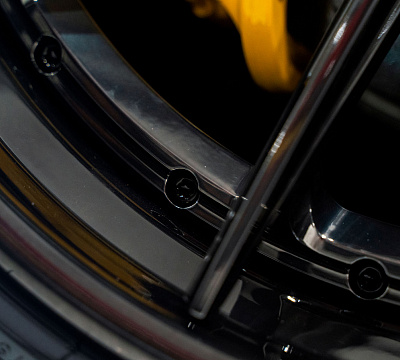 Фото дисков 1886 Wheels G010 на Ferrari 812