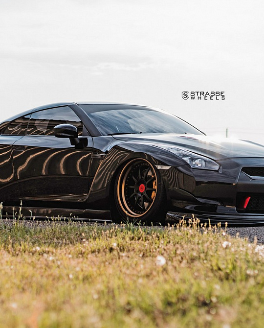 Фото дисков R10 Performance Другой цвет на Nissan GT-R