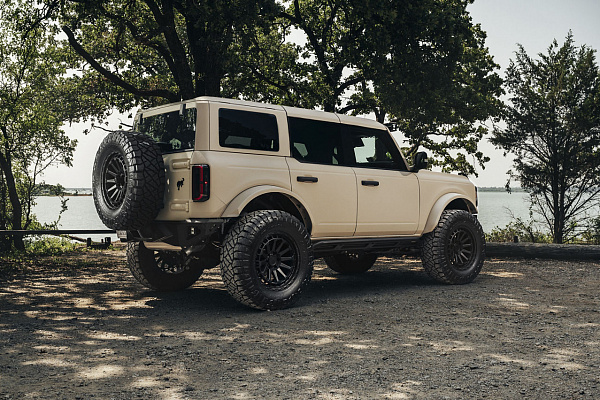 Фото дисков Black Rhino RAID Черный сатин на Ford Bronco