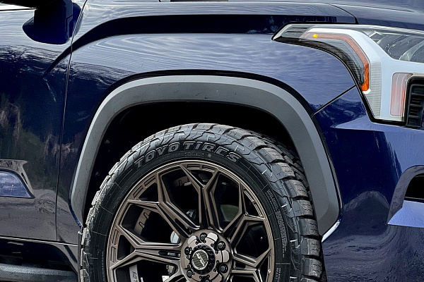 Фото дисков 4PLAY 4P83 Сатиновая бронза на Toyota Sequoia III