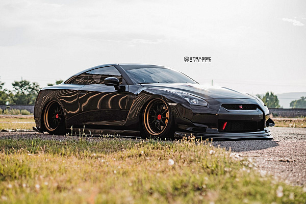 Фото дисков Strasse Wheels R10 Performance Другой цвет на Nissan GT-R