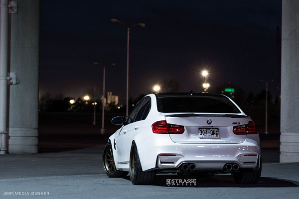 Фото дисков Strasse Wheels R10 Competition Сатиновая темная бронза на BMW 3/M3 (F3x/F80)