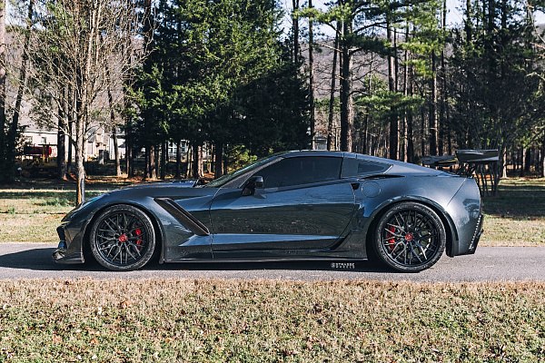 Фото дисков Strasse Wheels SV10M Deep Concave FS Другой цвет на Chevrolet Corvette C7
