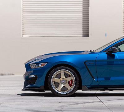 Фото дисков HRE C105 на Ford Mustang VI