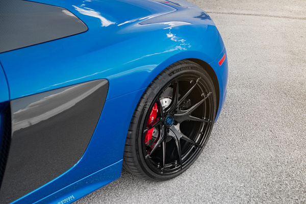 Фото дисков Strasse Wheels SM5R Deep Concave Monoblock Черный глянец на Audi R8 (4S)