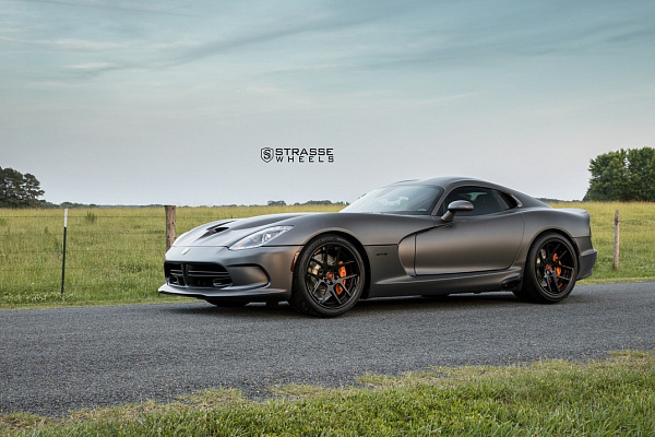 Фото дисков Strasse Wheels SM5 Deep Concave Черный глянец на Dodge Viper
