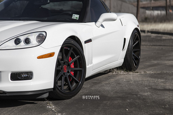 Фото дисков Strasse Wheels R10 Deep Concave Черный сатин на Chevrolet Corvette C6