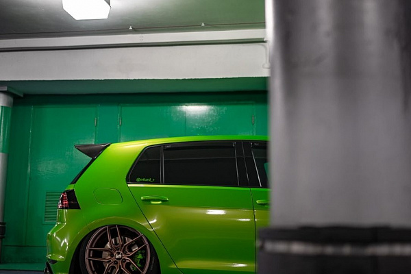 Фото дисков Bola B11 Сатиновая медь на Volkswagen Golf VII