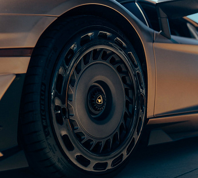 Фото дисков Brixton Forged TR09 AERO1 на Lamborghini Aventador