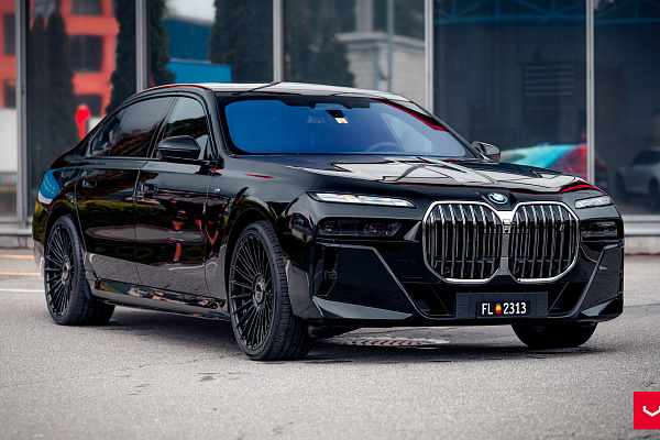 Фото дисков Vossen HF-8 Черный глянец на BMW 7 (G70)