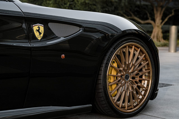 Фото дисков Brixton Forged HS1 Сатиновое темное золото на Ferrari FF