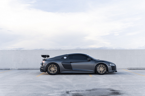 Фото дисков Strasse Wheels SV10 Track Сатиновая шампань на Audi R8 (4S)